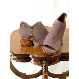 NIB SOFFT Peep Toe Carleigh Chunky Heel Sandals #0379 LAVENDER Suede SZ 9